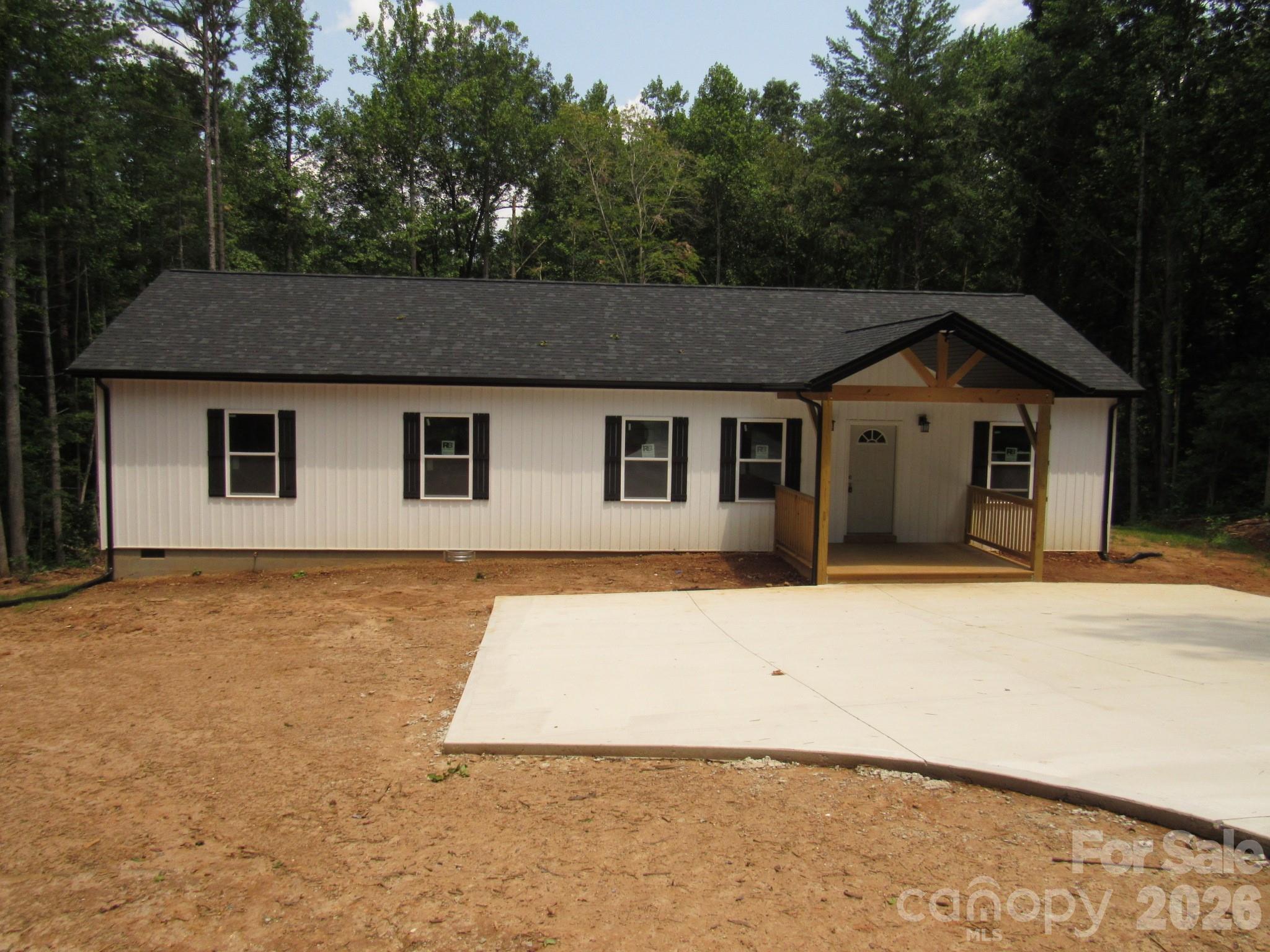92 Saint Charles Court, Hickory