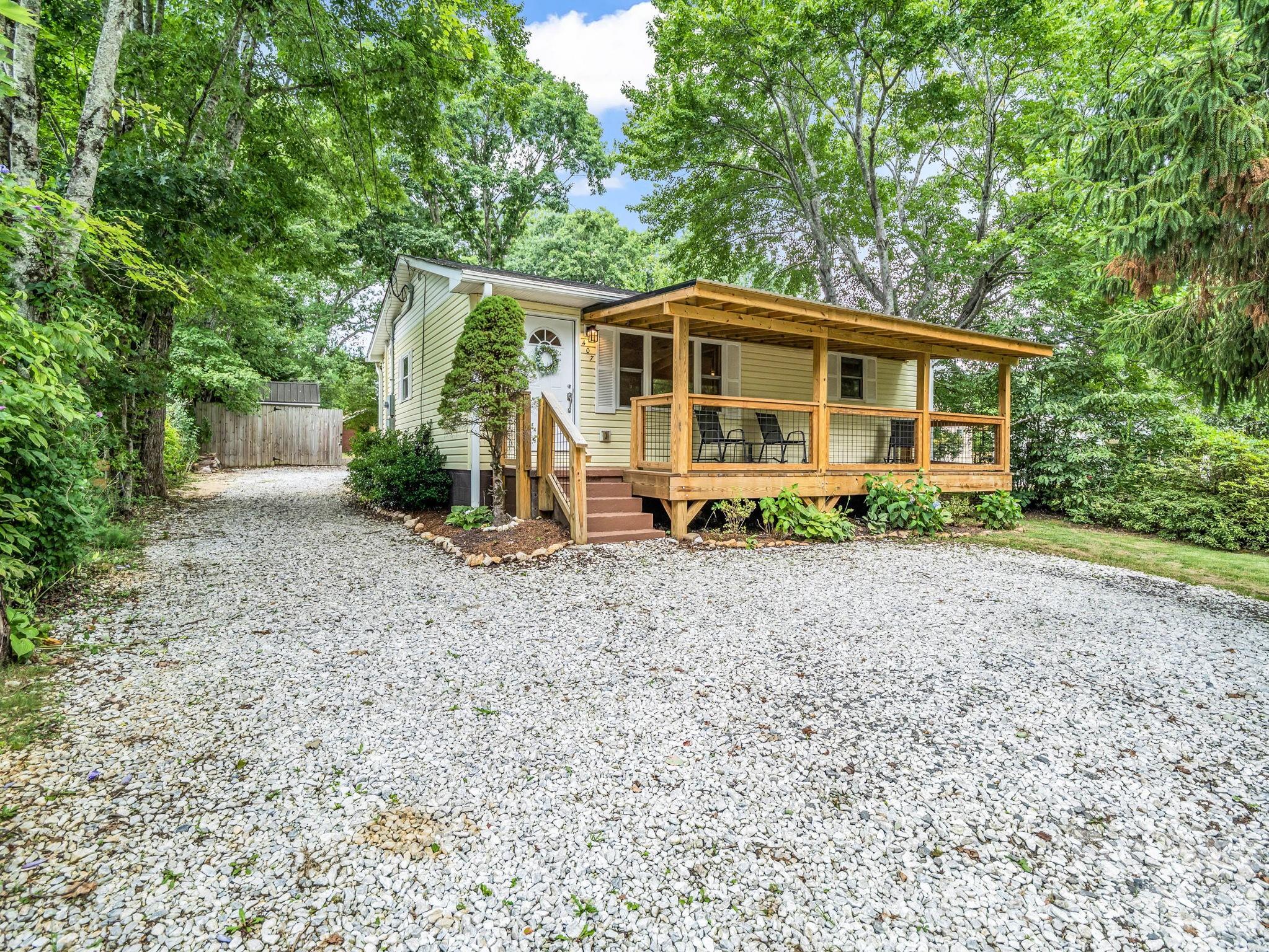 407 Hiawassee Avenue, Black Mountain