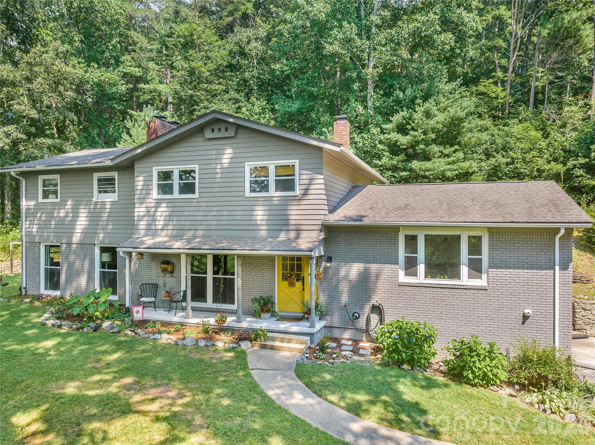 13 Rolling View Drive