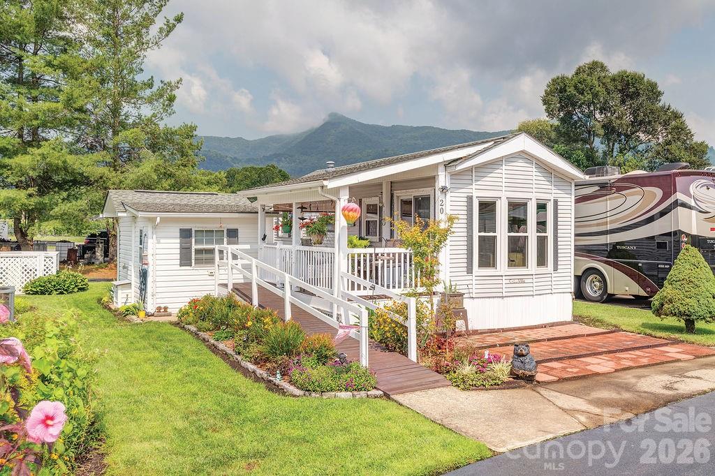 20 Strollers Lane, Waynesville