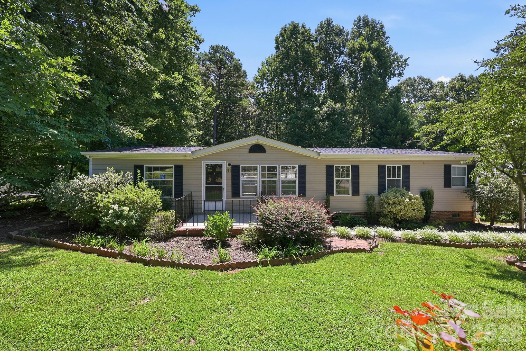 299 Sailwinds Road, Mooresville