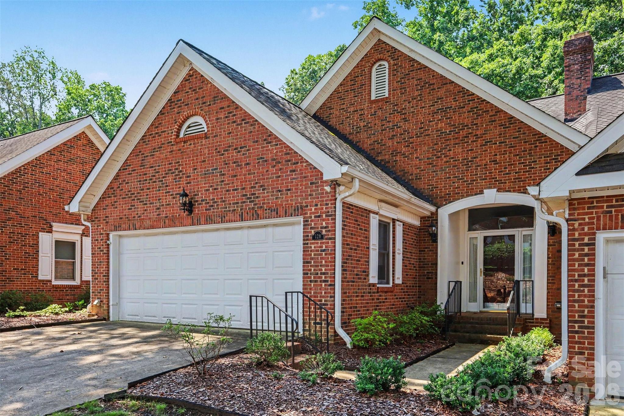 128 Columns Circle, Shelby