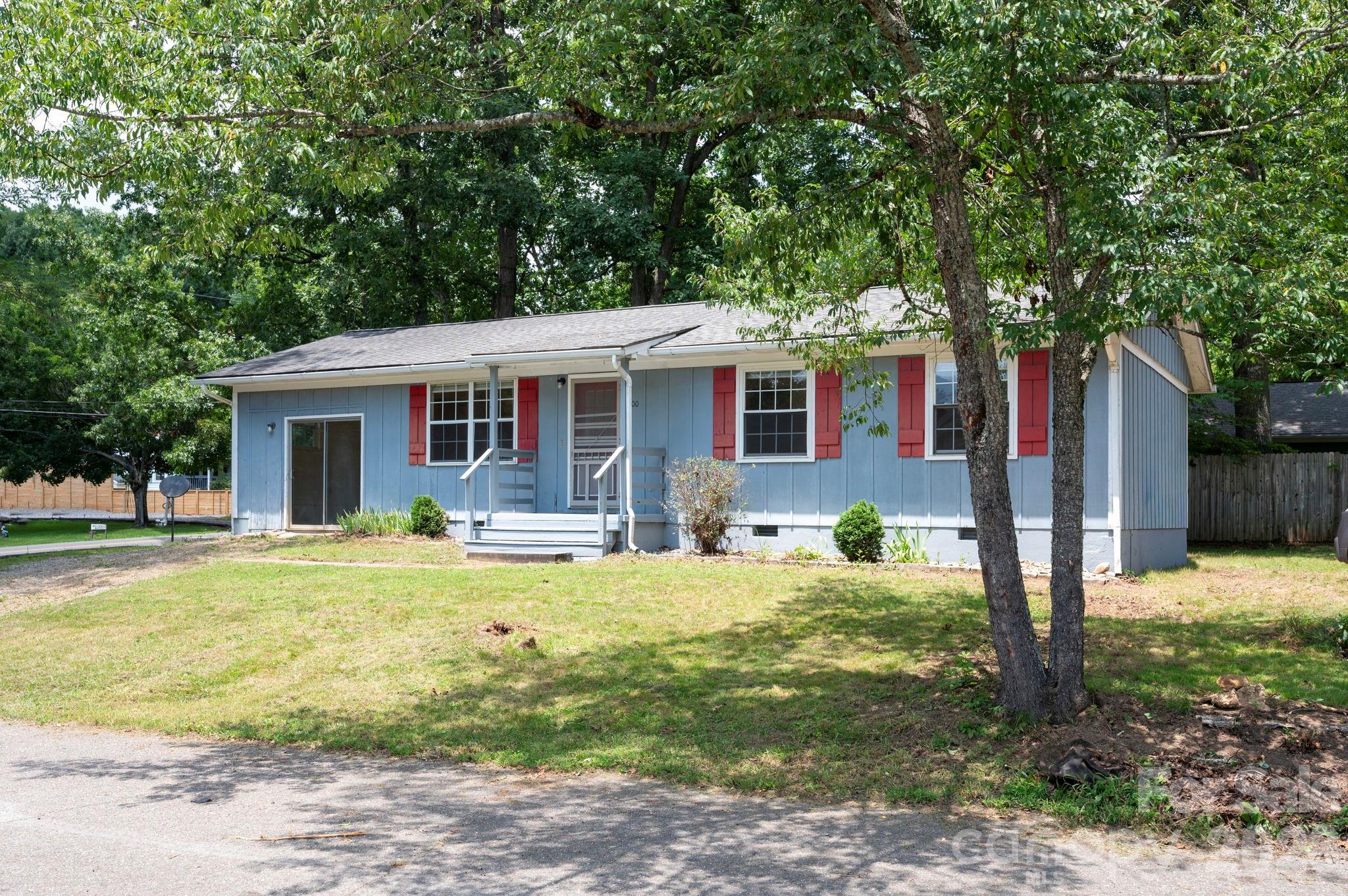 400 Hiawassee Avenue, Black Mountain