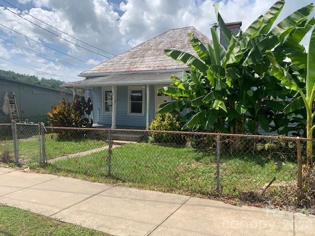 28 CHESTNUT Street, Rosman