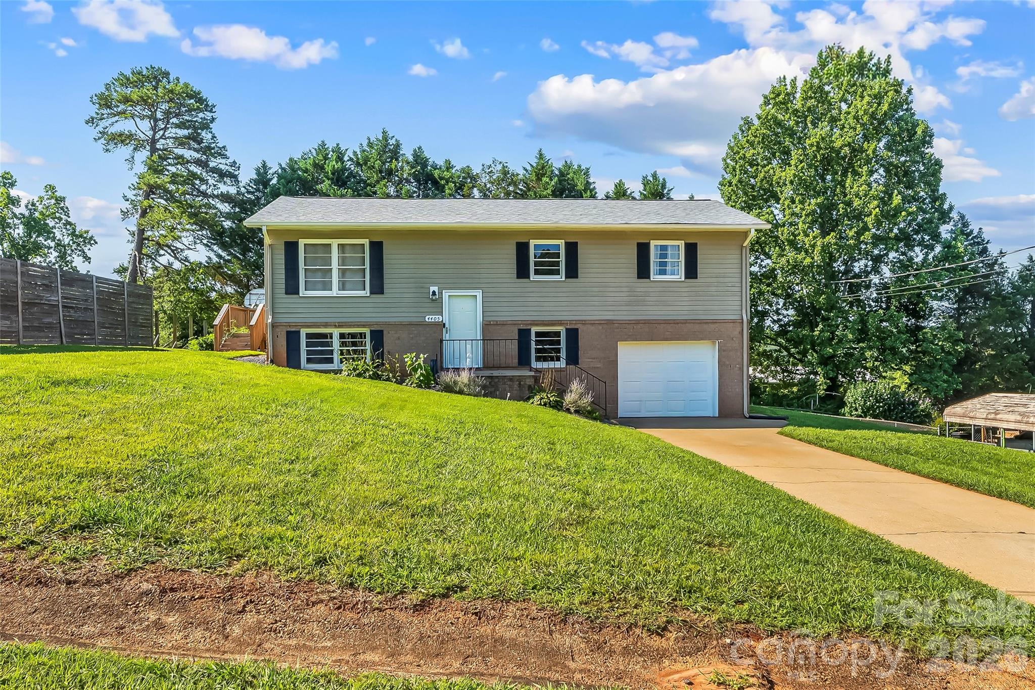 4405 Landing Court, Hickory, NC